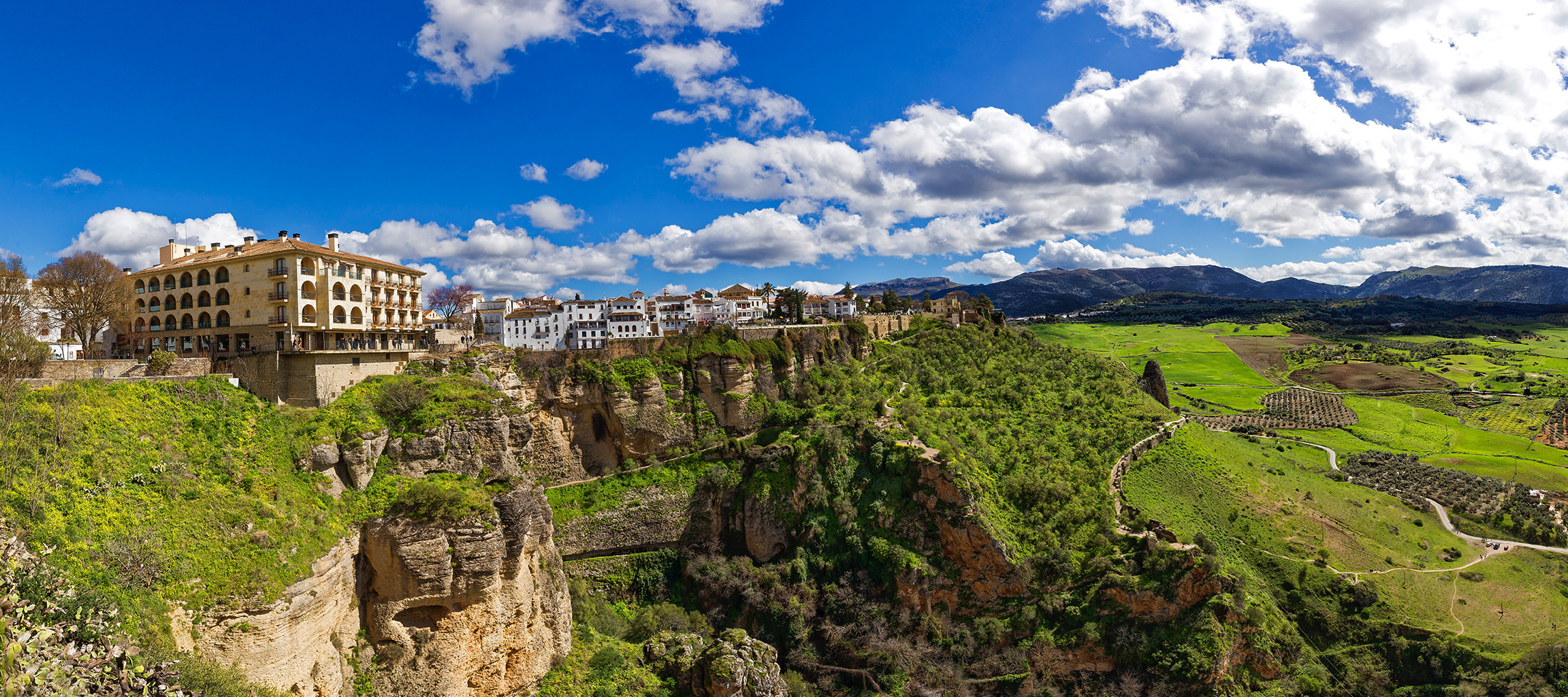 Ronda - Ville perchée sur un à pic de 100 mètres